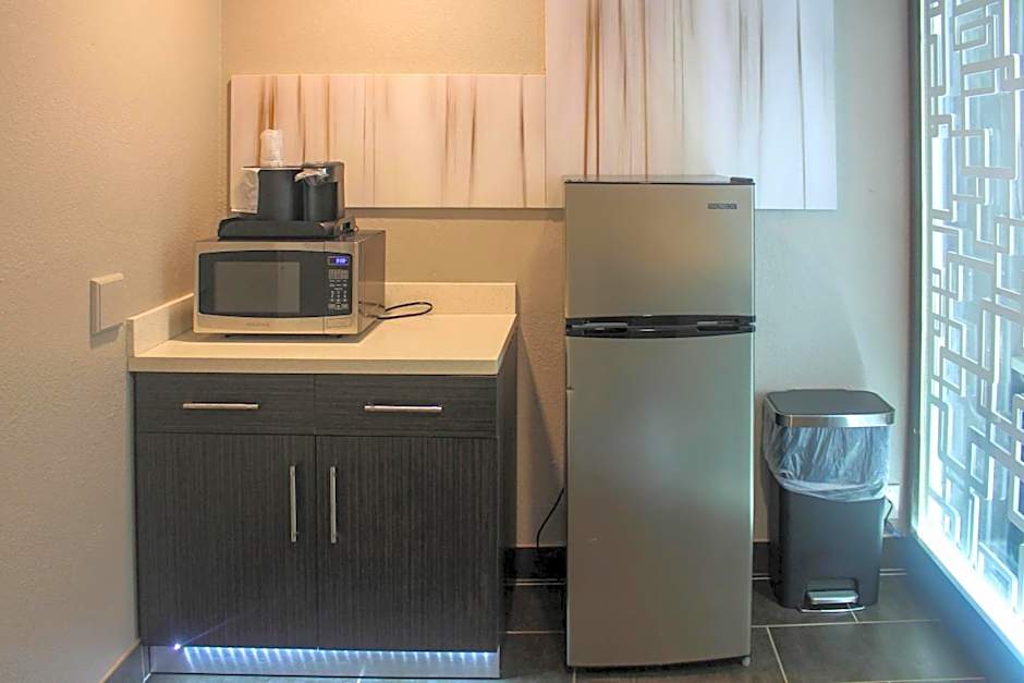 Clarion Pointe Marshall