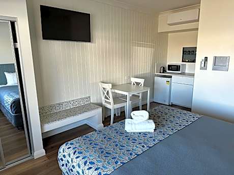 Budget King Room