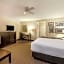 La Quinta Inn & Suites by Wyndham Cleveland Macedonia