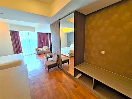 Executive Deluxe Suite