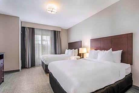 Queen Suite with Two Queen Beds and Sofa Bed - Non Smoking