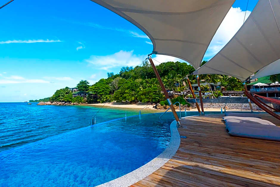 Coco de Mer and Black Parrot Suites