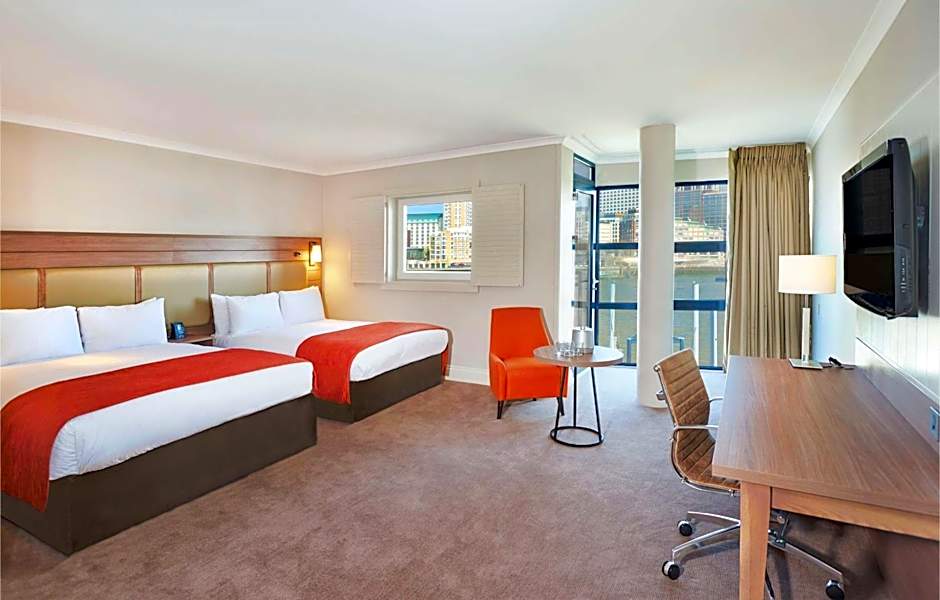 a&o London Docklands Riverside