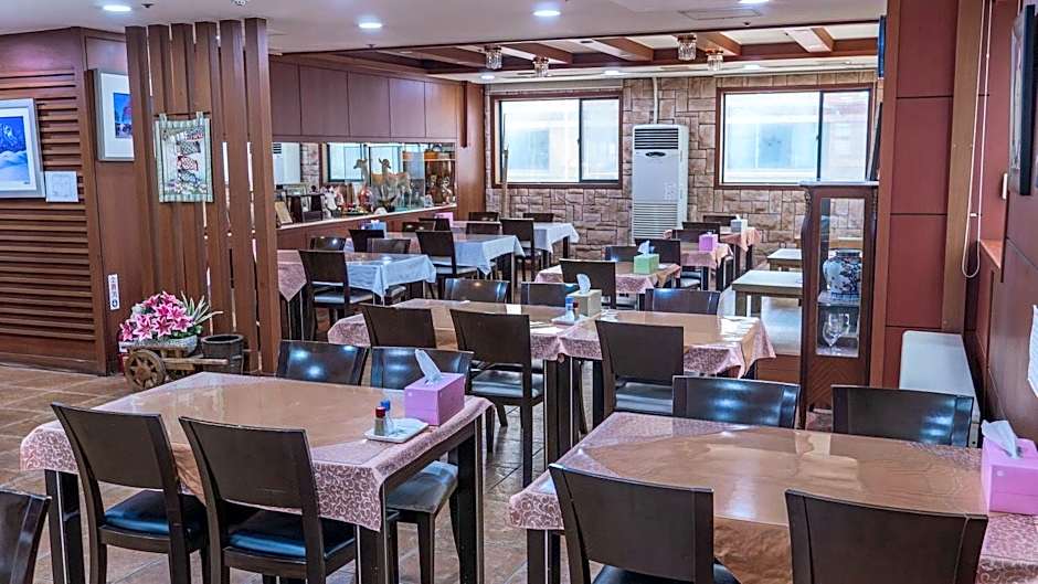 Central Hotel