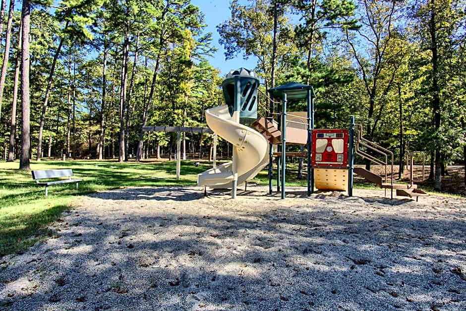 The Americana - Parker Creek Bend Cabins