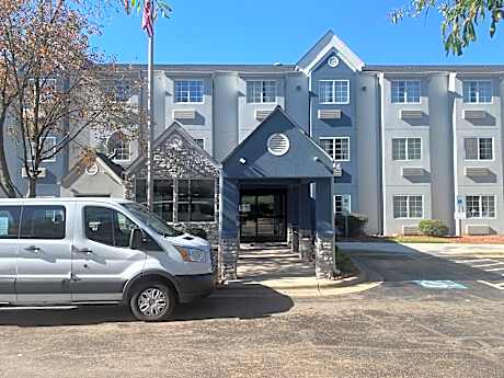 Microtel Inn & Suites by Wyndham Charlotte Airport