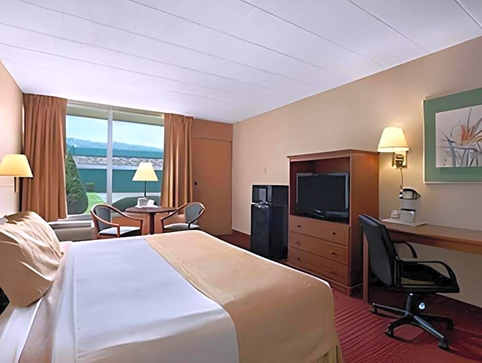 Ramada by Wyndham Butler/Tesla Biohealing Resort