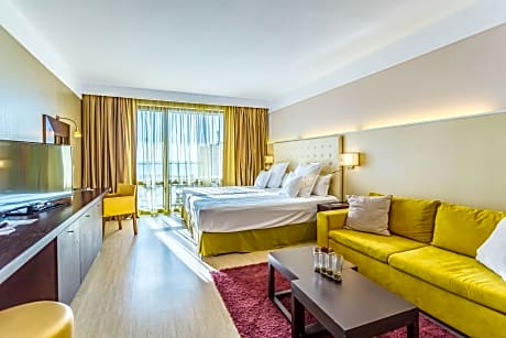 Deluxe Room Pool View