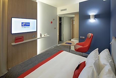 1 Queen Standard With Free Breakfast