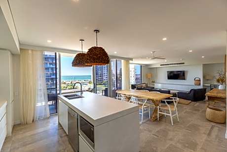 Astina Suites, Forster