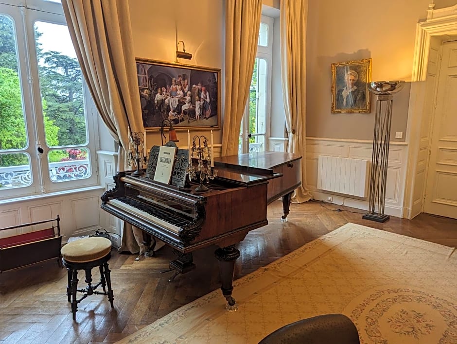 Chateau de Thuries