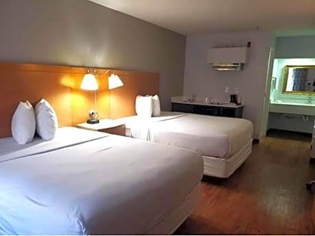 2 Queen Beds | Suite, Non-Smoking, Micfridge