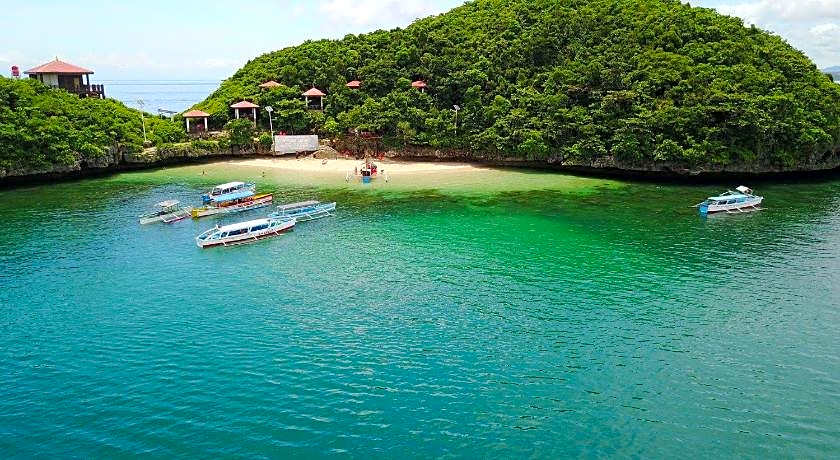 Traditional Filipino Home near 100 Islands Wharf