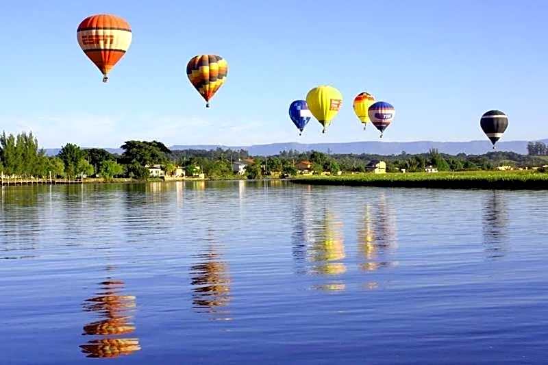 KITNET S1 em TORRES-RS - Na mais bela praia Gaúcha - Cozinha - Banheiro - Ar condicionado - TV e Wi-Fi - Estacionamento - Anfitriã Superhost no BnB