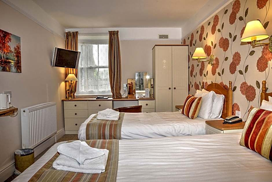 Lion Hotel & Studio Apartments