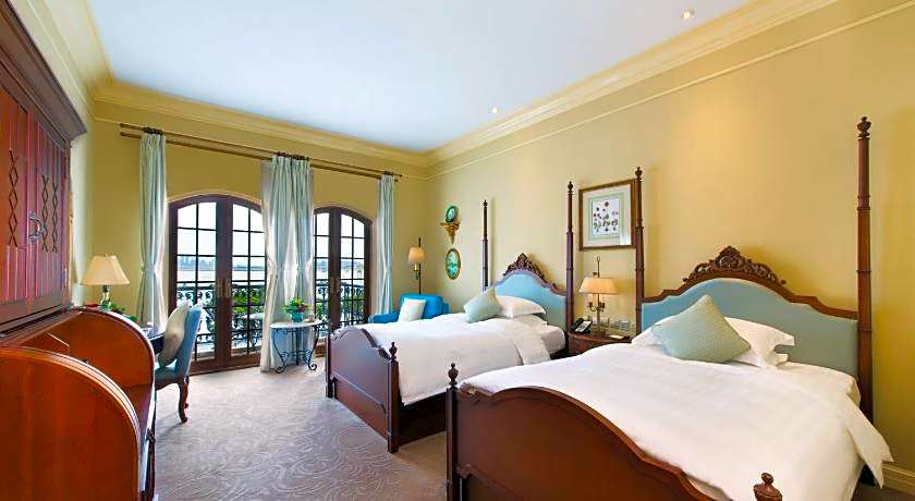 Rocks Hotel