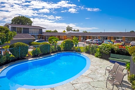Middle Park Motel