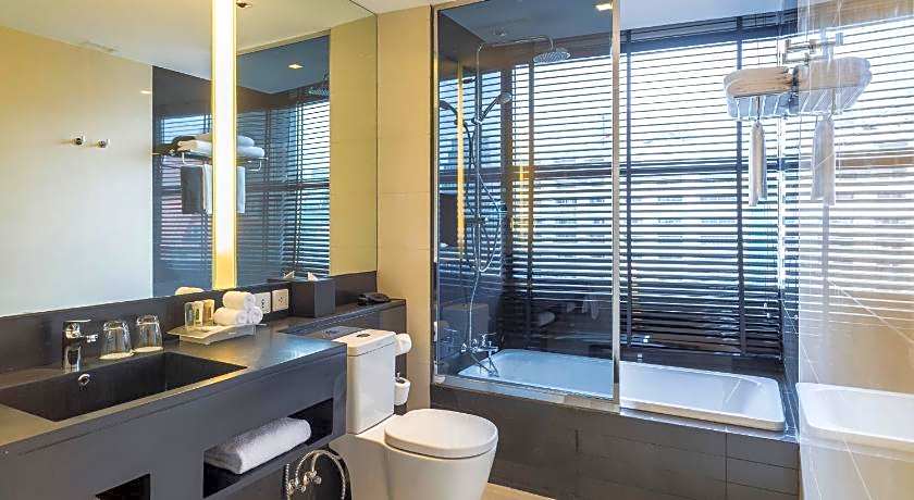 Holiday Inn Bangkok Sukhumvit By IHG