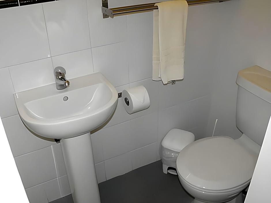 LG Thai Derm Spa & Guesthouse                                                   