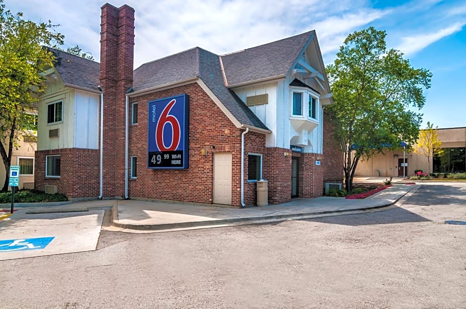 Motel 6 Arlington Heights, IL - Chicago North Central