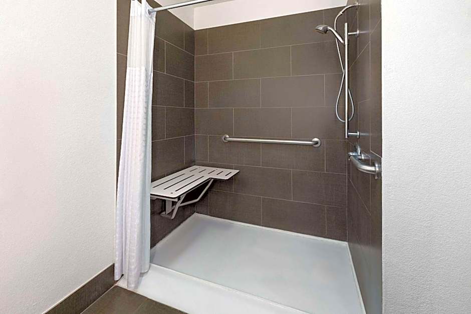 La Quinta Inn & Suites by Wyndham Meridian