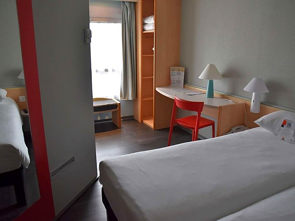 ibis Rochefort