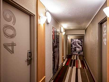 Standard Room with One Double Bed and One Single Bed