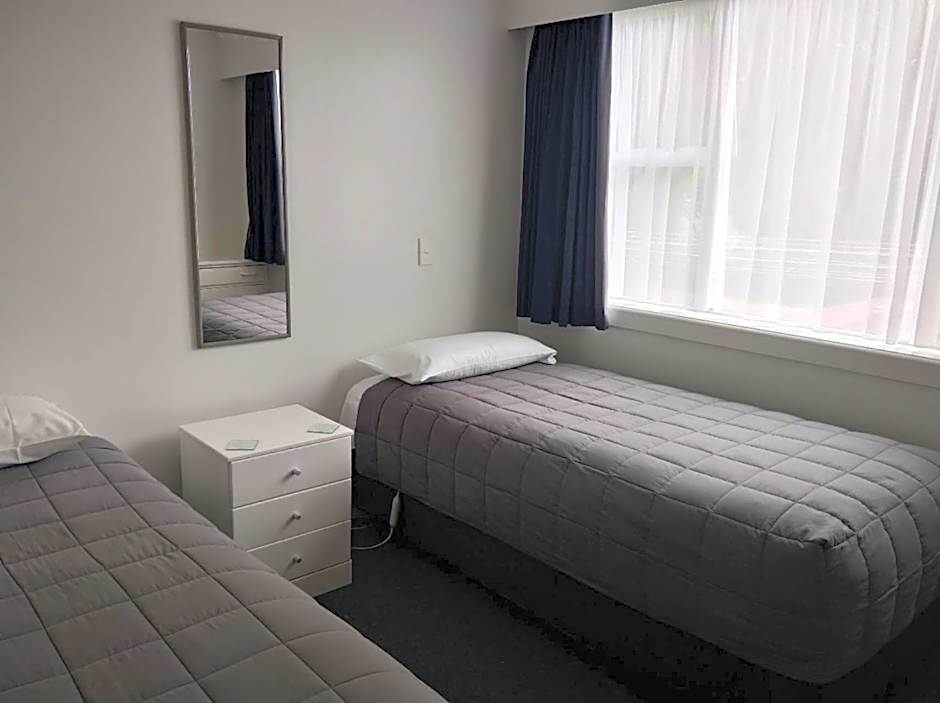 Queens Park Motels