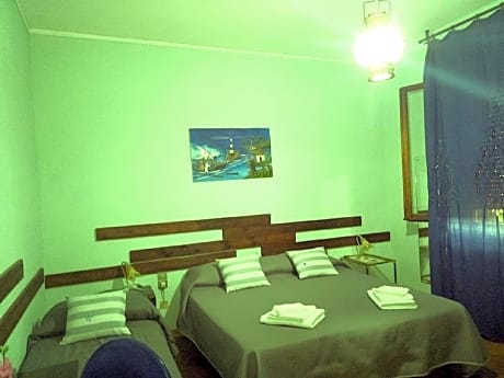 Quadruple Room with Private External Bathroom