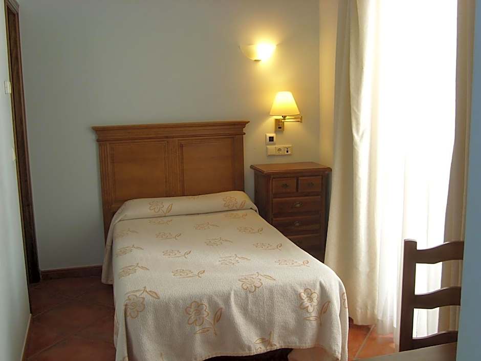 Photo 1 of 19 of Single Room