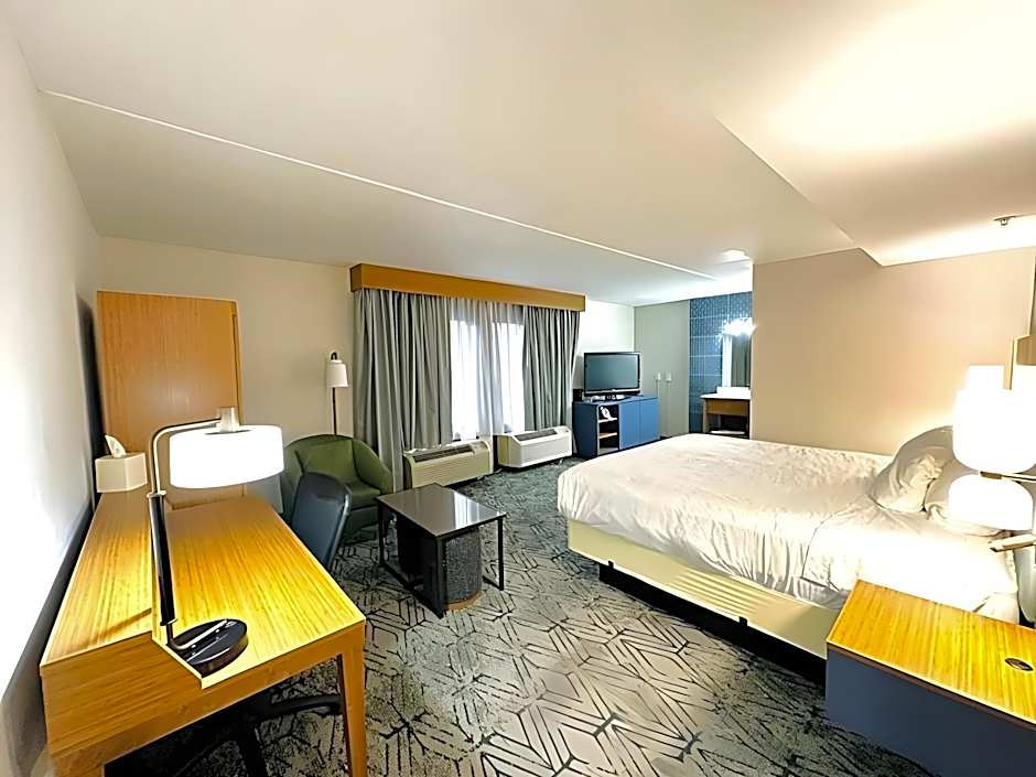 Ashbourne Hotel Canton/Hall of Fame I-77