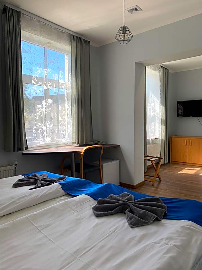 NB hotel with free parking