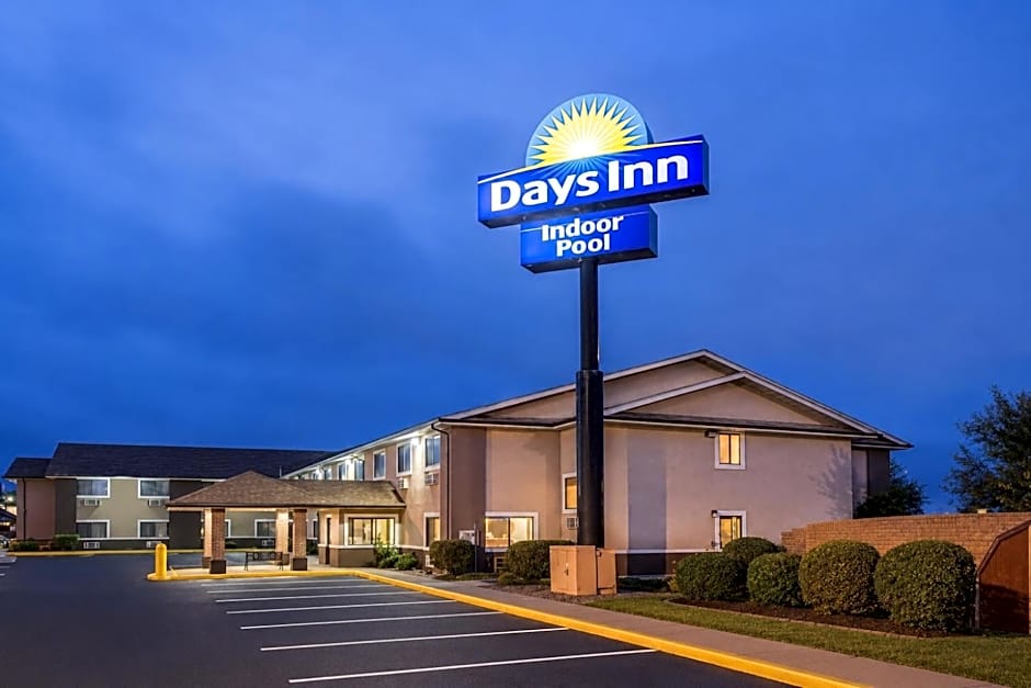 Days Inn by Wyndham Topeka