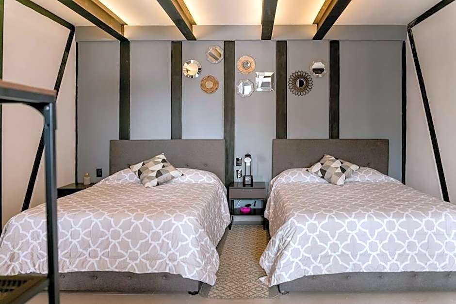 3Ph Amazing 2Bdrm 2bath private terrace fits 10