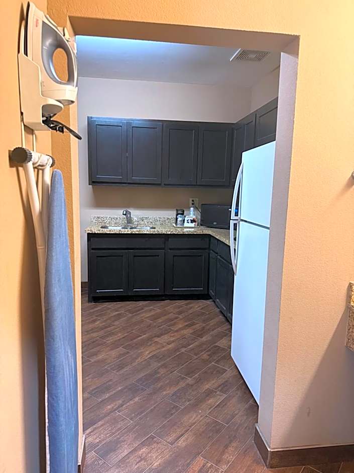 Executive Inn & Suites