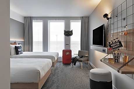 Moxy Twin Room