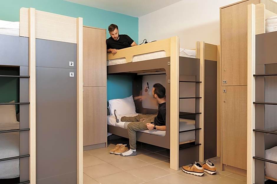 Local Hostel & Suites