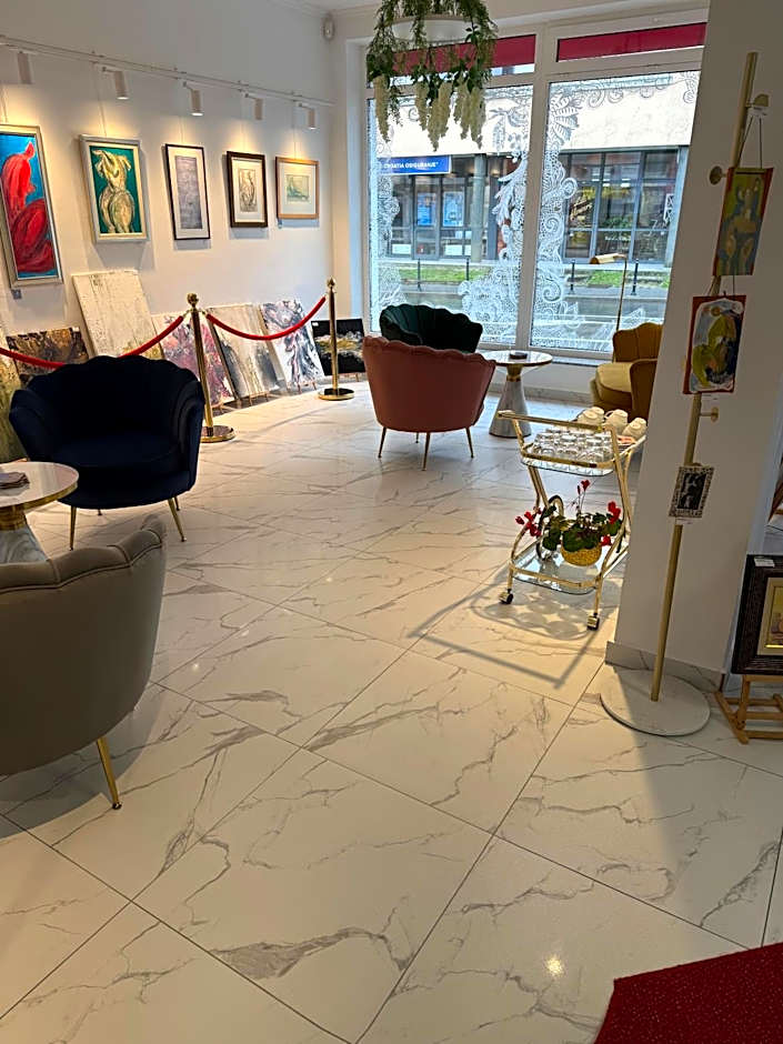 La Luna Premium Deluxe Apartment with Pool & Jacuzzi, Bikes and Covered Parking