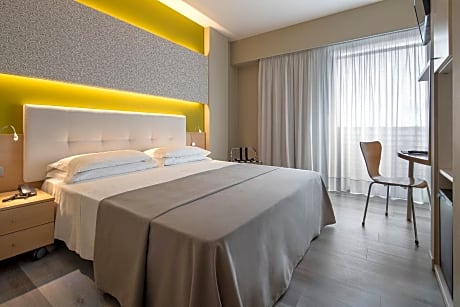 Double or Twin Room with Partial Sea View