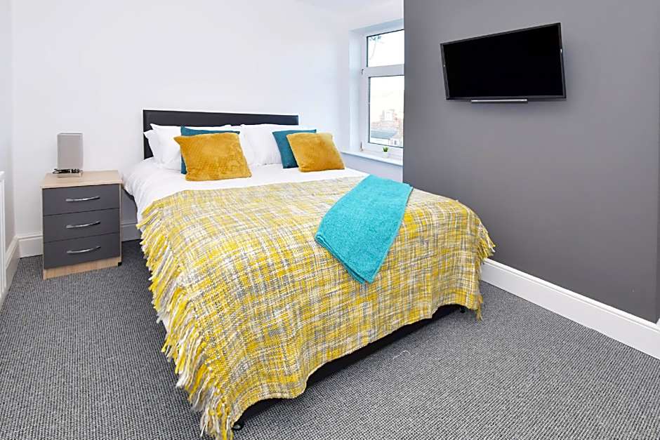 Townhouse @ 272 Walthall Street Crewe