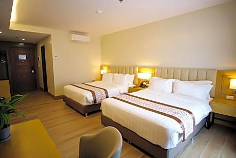 Deluxe Family Room