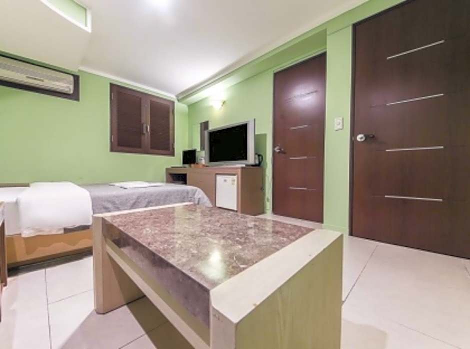 Mate Hotel