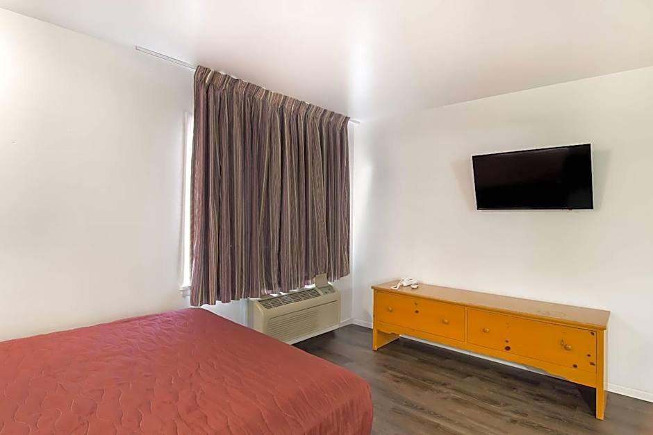 Rodeway Inn & Suites Sidney Historic Downtown I-80