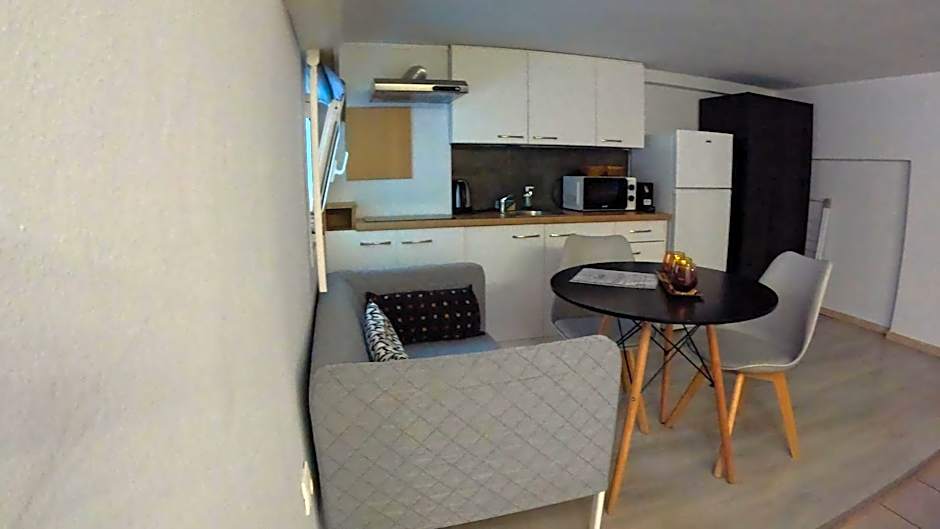 Data Chios Center semi basement