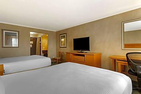 Queen Room with Two Queen Beds - Pet-Friendly/Non-Smoking