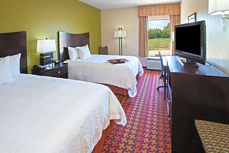 1 King Mobility Access With Tub Nonsmoking