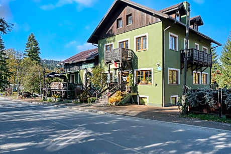 Zajazd Karłów Restauracja & Pokoje Gościnne