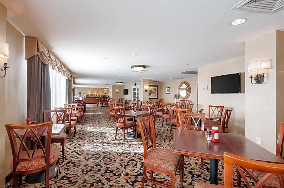 Clarion Collection Arlington Court Suites Hotel