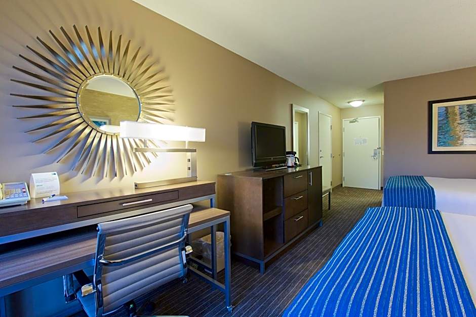 Holiday Inn Express Fargo - West Acres By IHG
