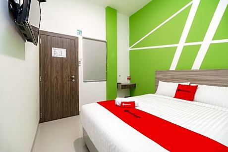 RedDoorz Plus @ Grand Tara Homestay Palembang
